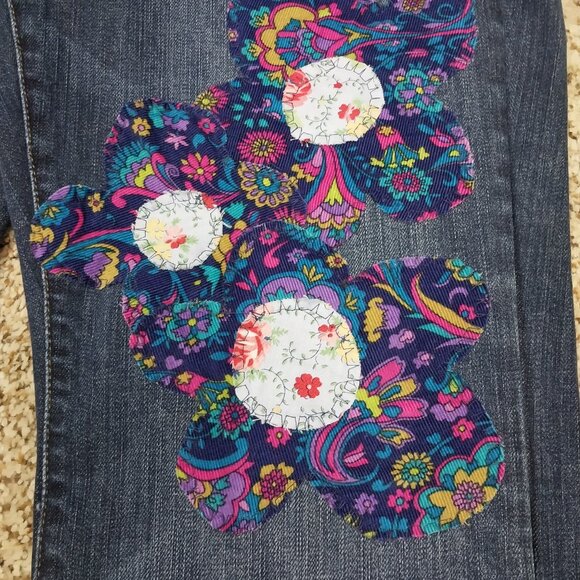 3792 Size 12 Upcycled White House Black Market with Applique Flowers. - Picture 2 of 5